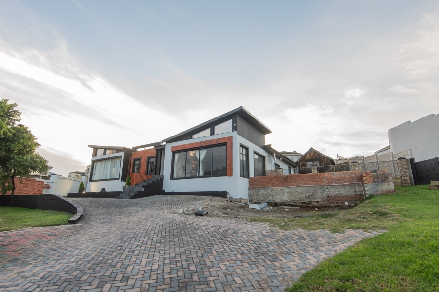 4 Bedroom Property for Sale in Lovemore Heights Estate Eastern Cape